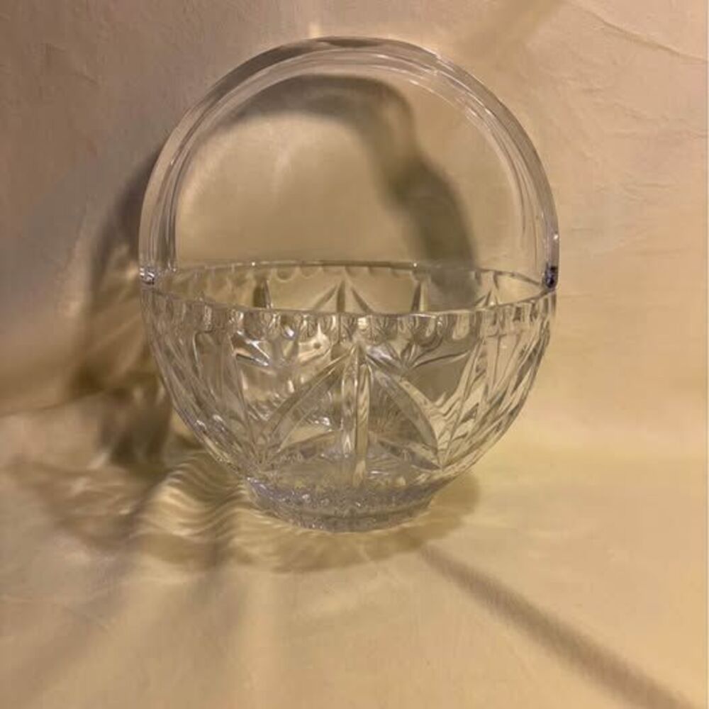 Beautiful Vintage Clear Glass Candy Dish / Holiday Centerpiece Basket